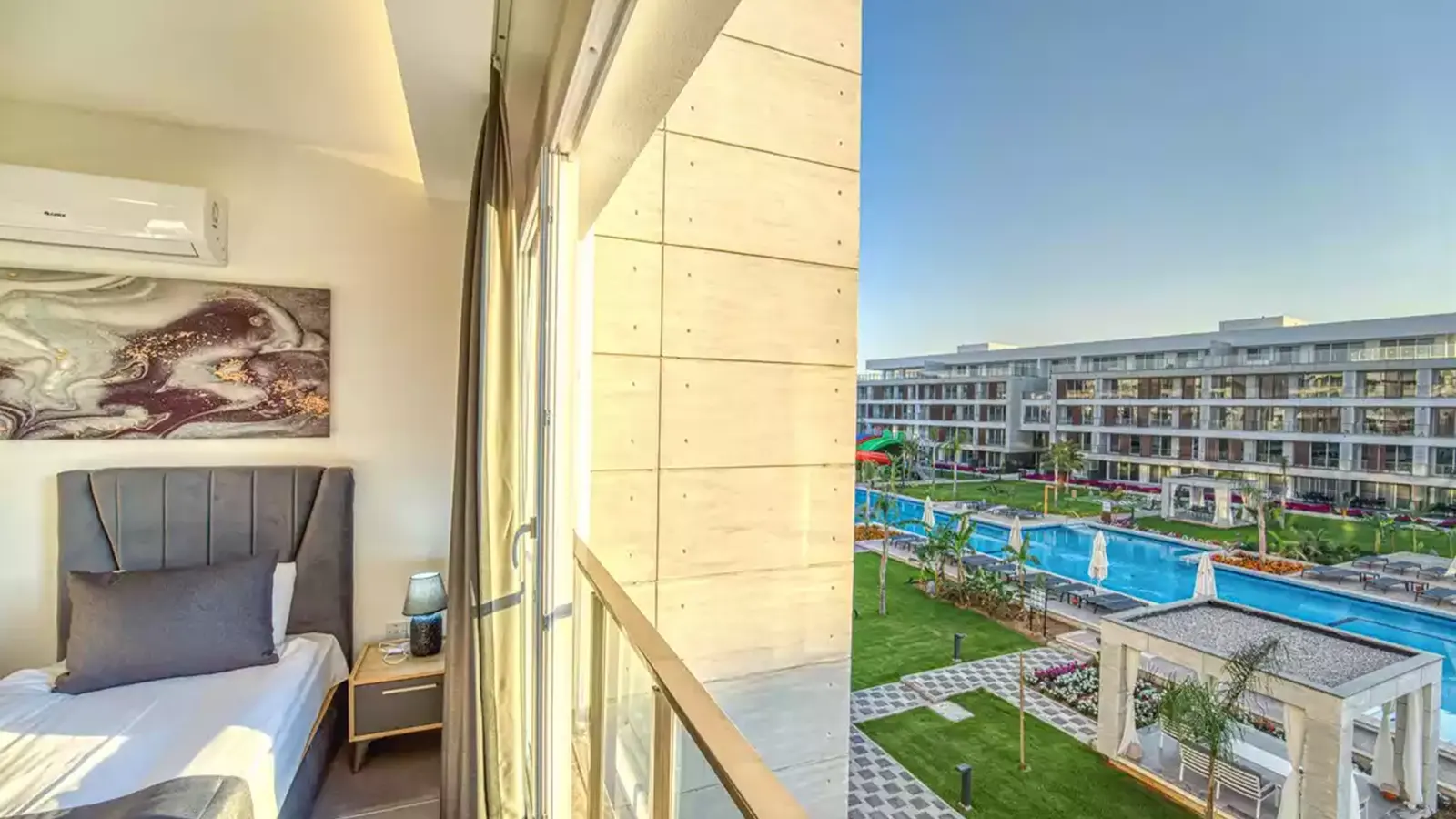 CourtYard Long Beach